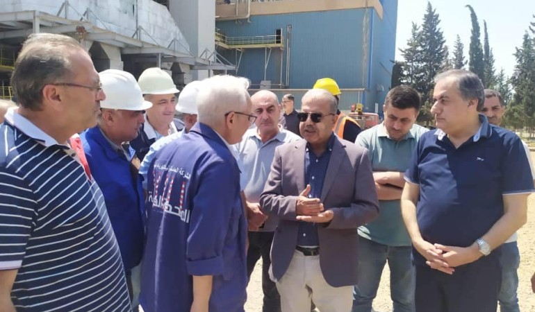 بهدف تعزيز وثوقية المنظومة الكهربائية.. الوزير الزامل ومحافظ حلب يتفقدان أعمال الصيانة في محطة توليد