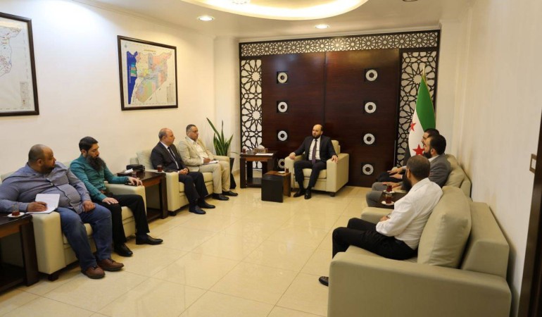 وزير الطاقة يجتمع بمديري المديريات المركزية في الوزارة