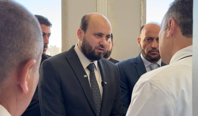 الوزير البشير يطلع على سير العملية الامتحانية في الثانوية النفطية بحمص