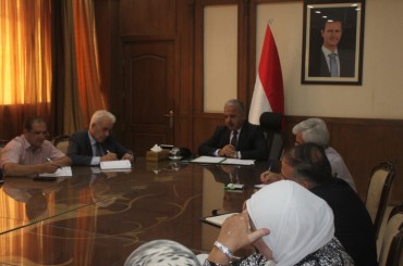 اجتماع وزير الكهرباء مع المدراء المعنيين في الوزارة 