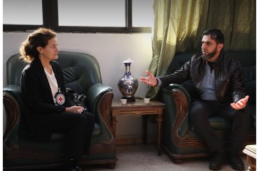 بحث سبل تعزيز التعاون المشترك بين وزارة الكهرباء واللجنة الدولية للصليب الأحمر